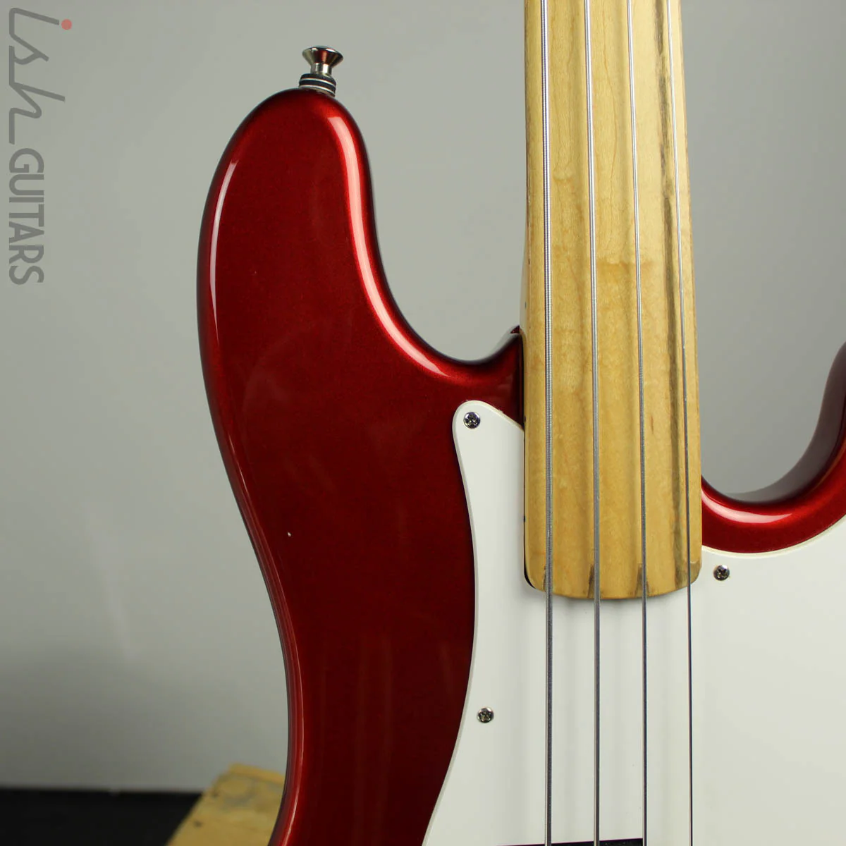 1977-1978 Fender Fretless P-Bass 2004 Body Candy Apple Red - Image 4
