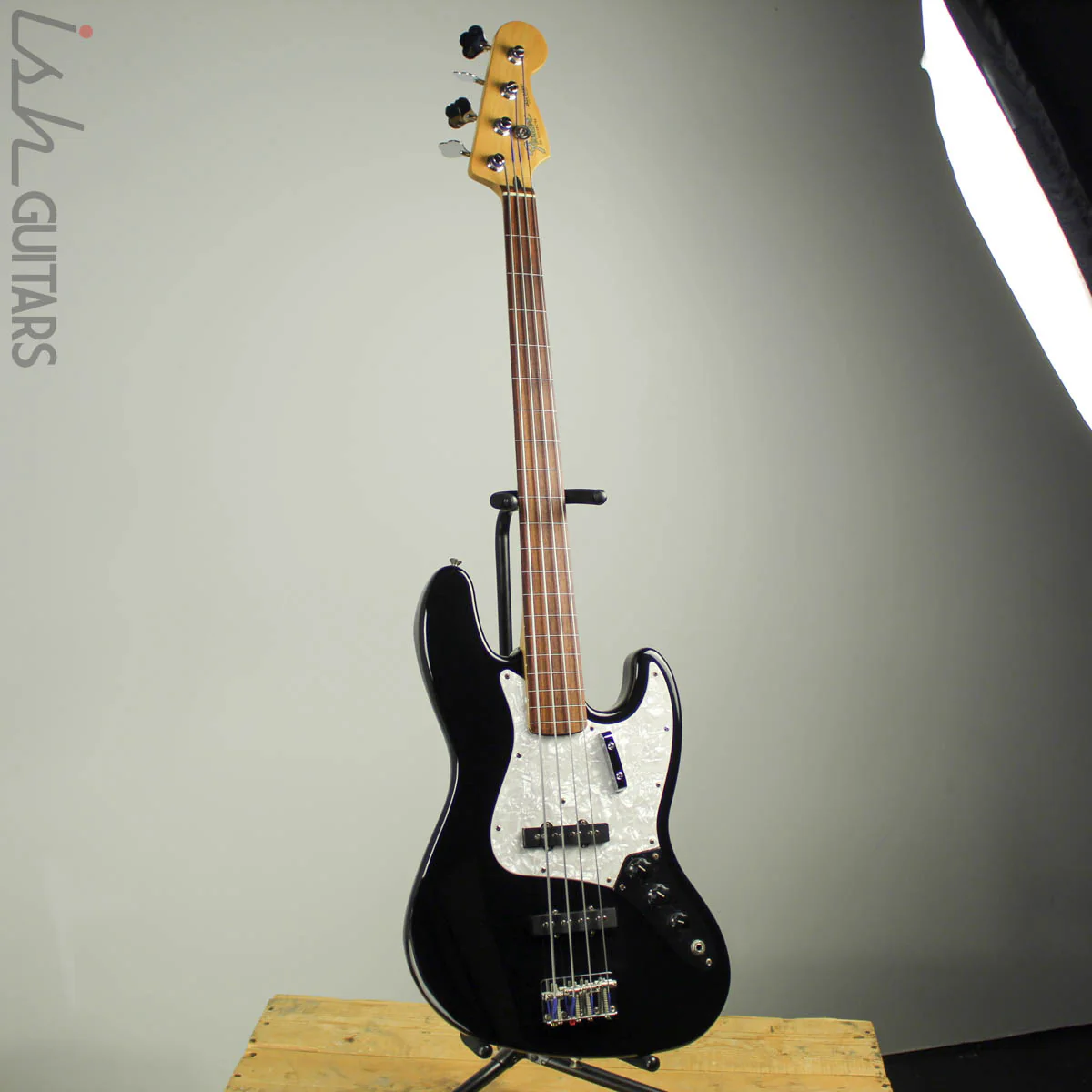 2000 Fender MIM Fretless Jazz Bass Black - Image 2
