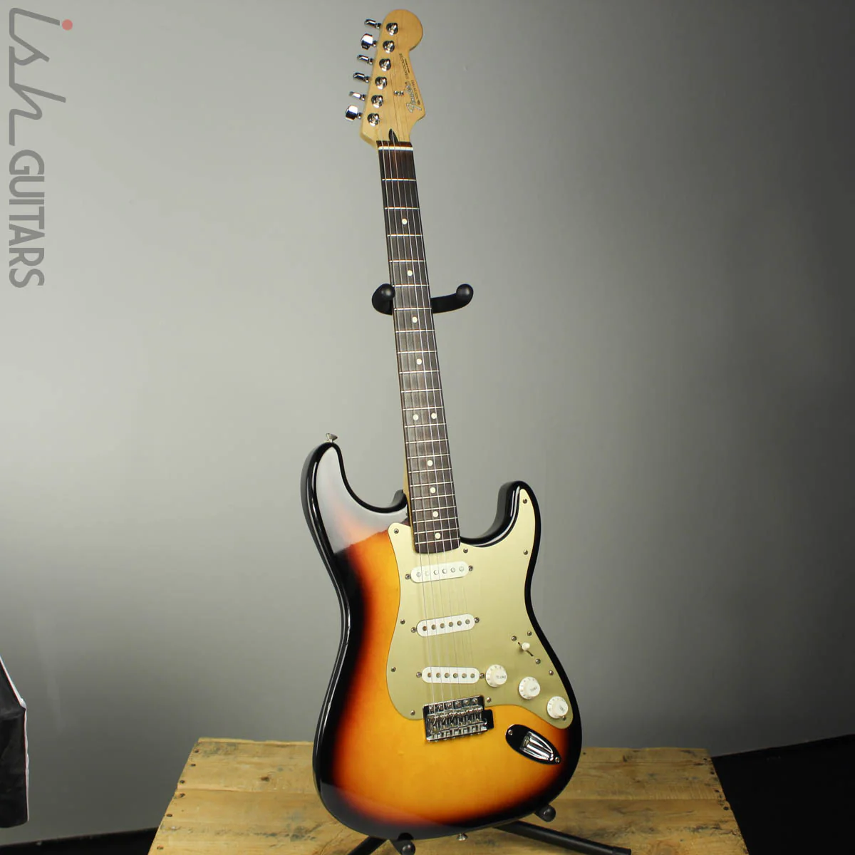 2000 Fender MIM Stratocaster Sunburst w/ Gold Anodized Pickguard - Image 2