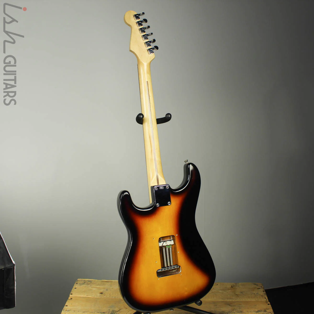 2000 Fender MIM Stratocaster Sunburst w/ Gold Anodized Pickguard - Image 9