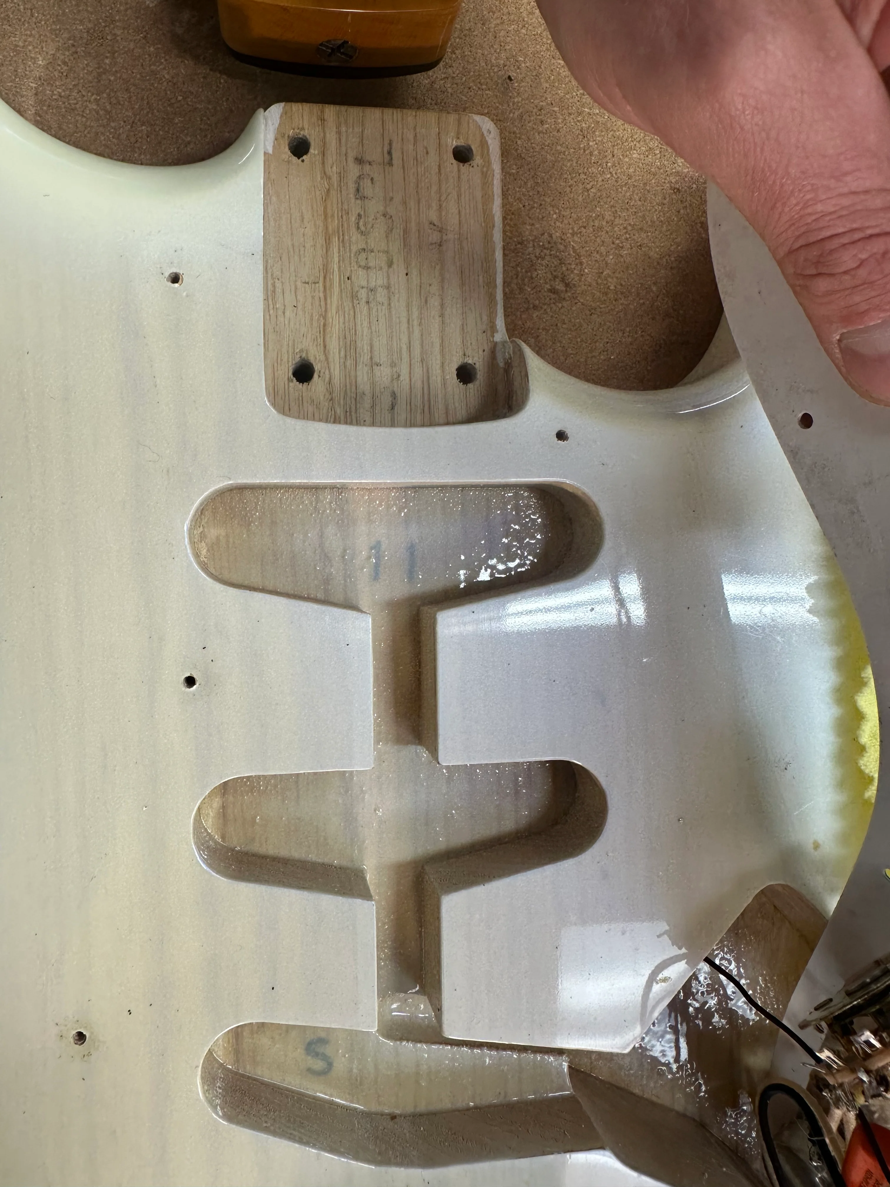 2004 Fender '57 Reissue Stratocaster ST80-SPL White Burst - Image 23