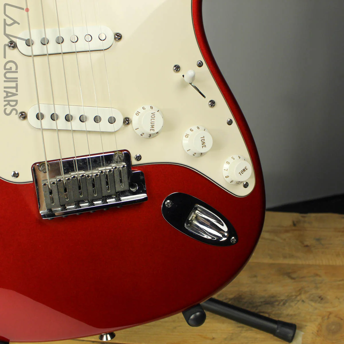 2005 Fender American Standard Stratocaster Candy Apple Red - Image 4