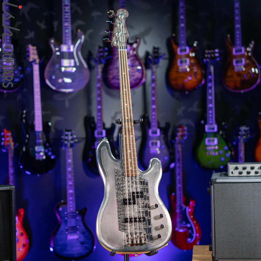 2006 Trussart Steelcaster Bass - Image 2