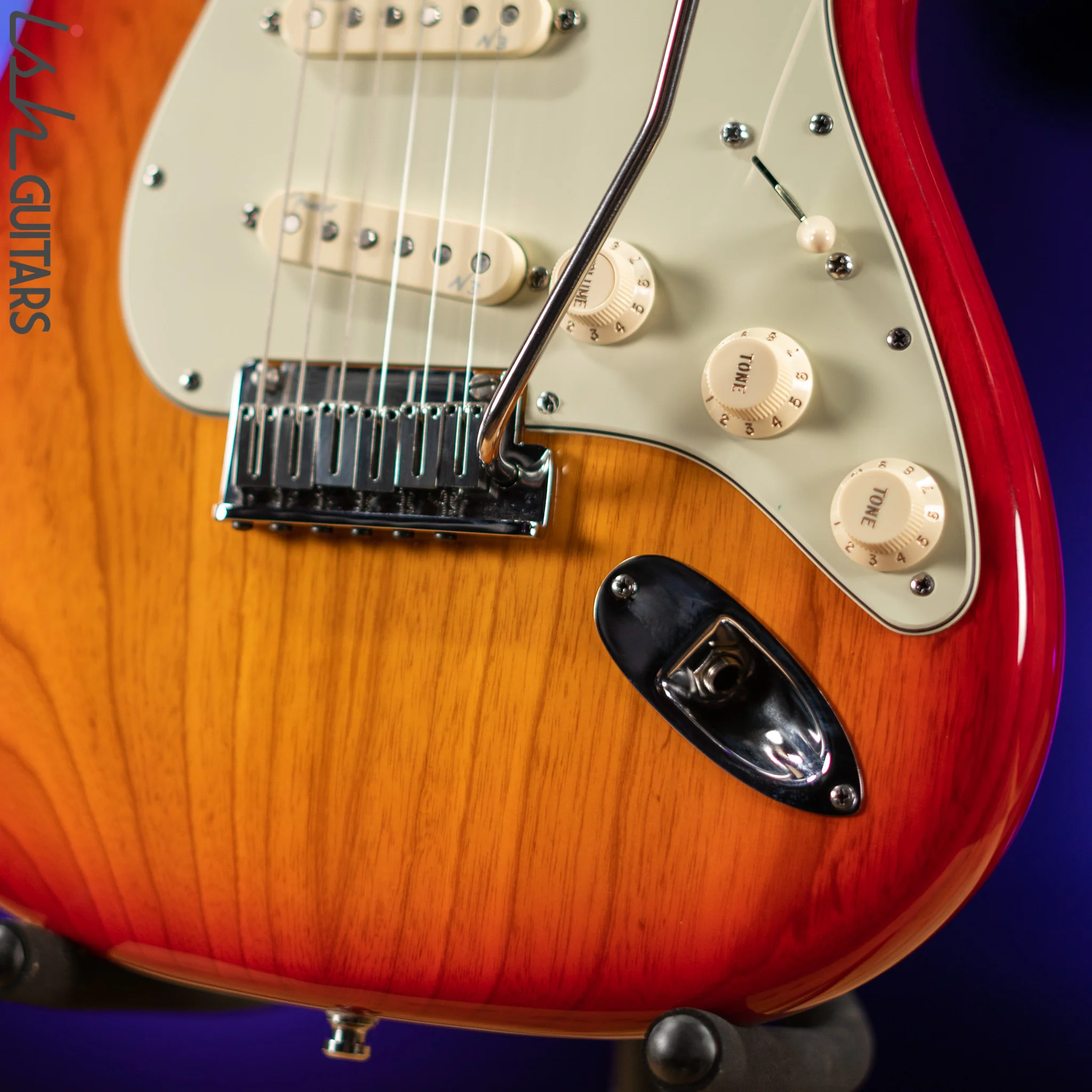 2012 Fender American Deluxe Stratocaster Sienna Sunburst - Image 4