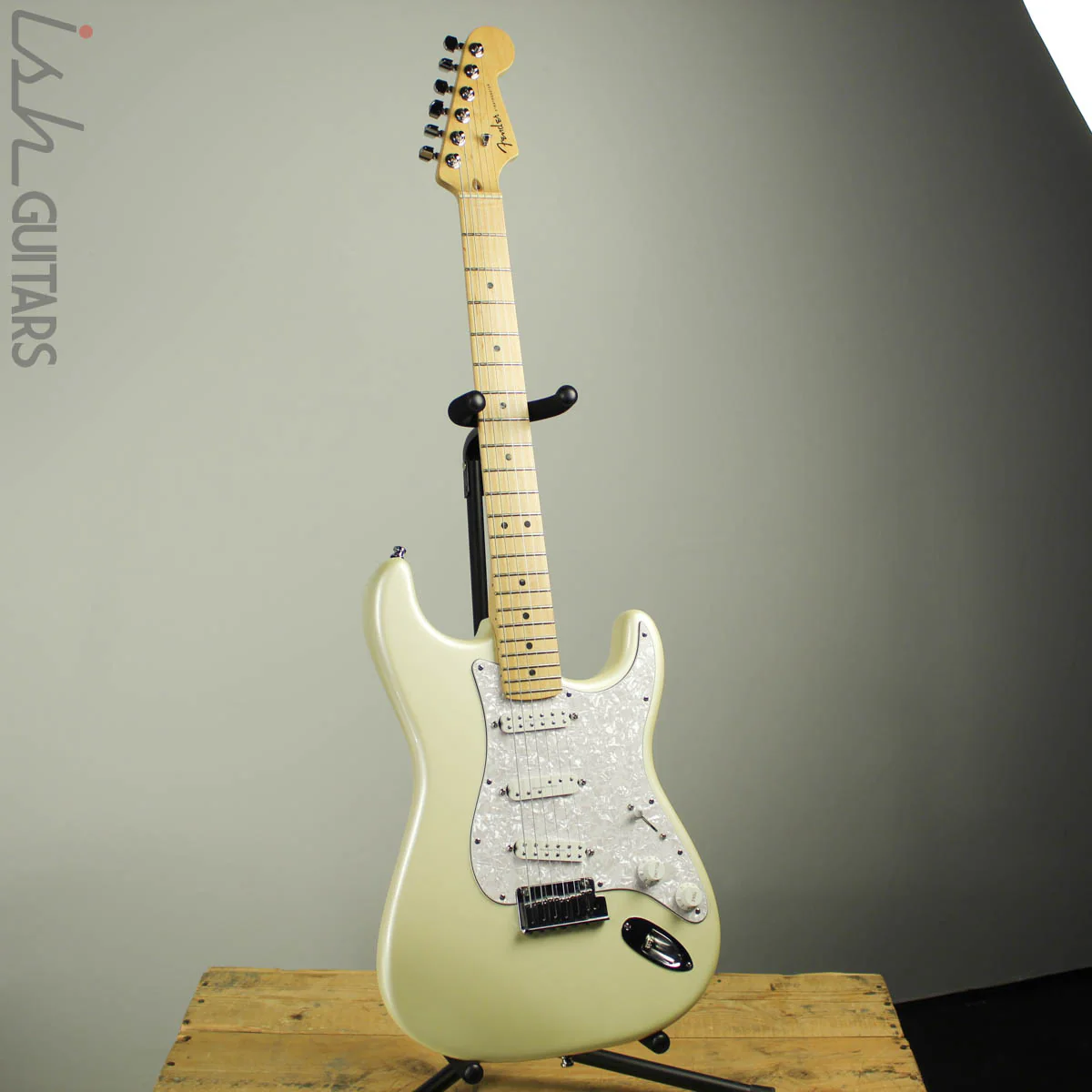 2014 Fender American Deluxe Stratocaster Olympic Pearl White Seymour Duncan Humbucker Pickups - Image 2
