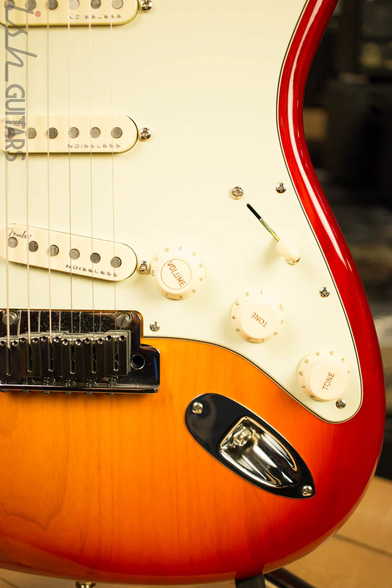 2016 Fender USA Elite Stratocaster Aged Cherry Burst - Image 4