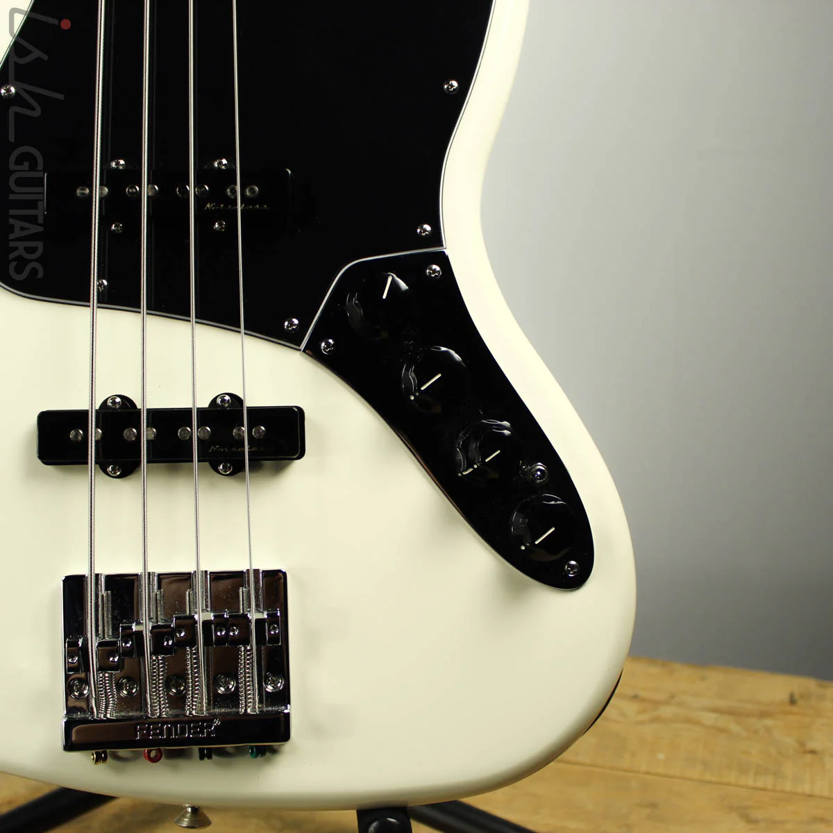 2017 Fender Jazz Bass Deluxe Active Olympic White - Image 3