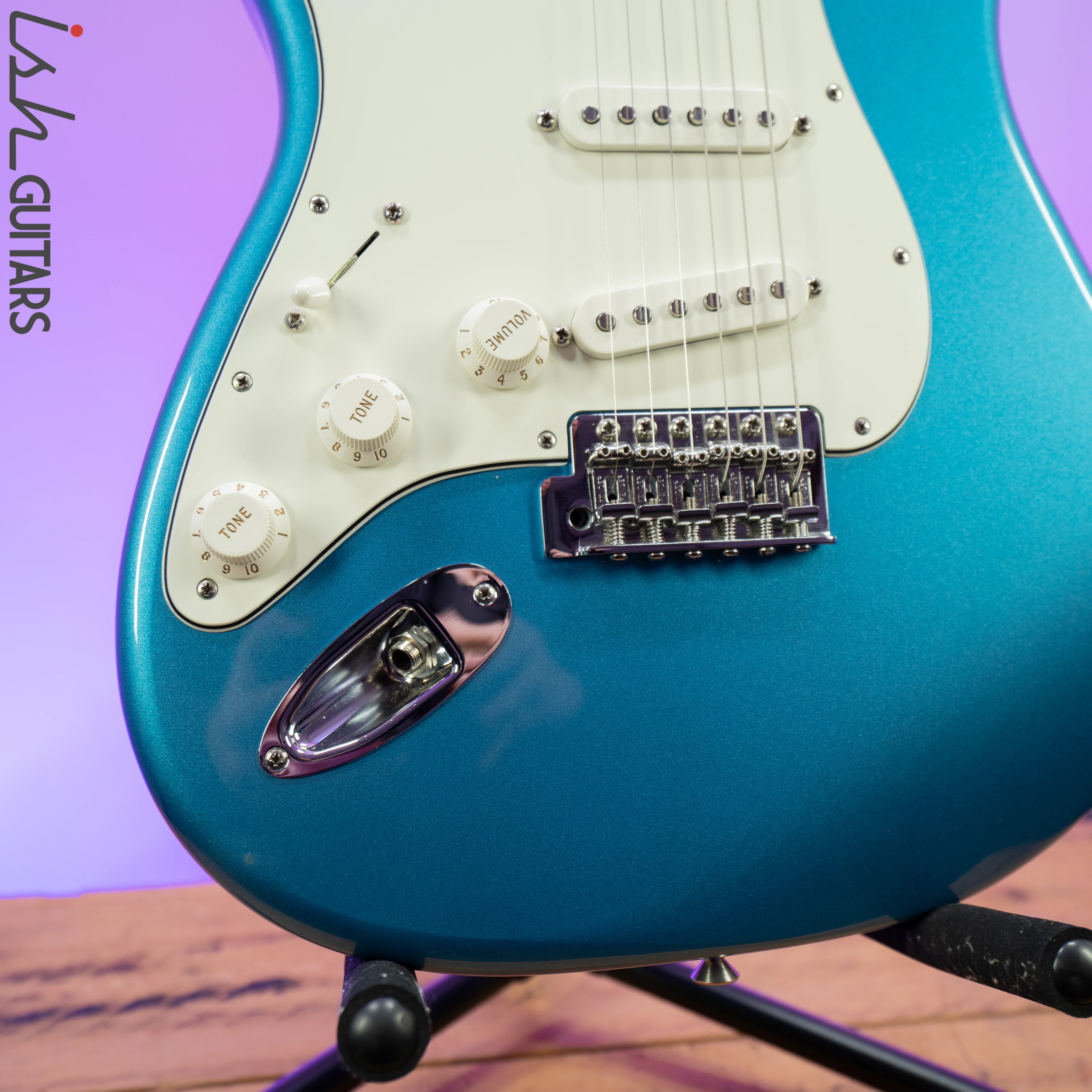 2017 Fender Stratocaster MIM Left Handed Metallic Blue - Image 4