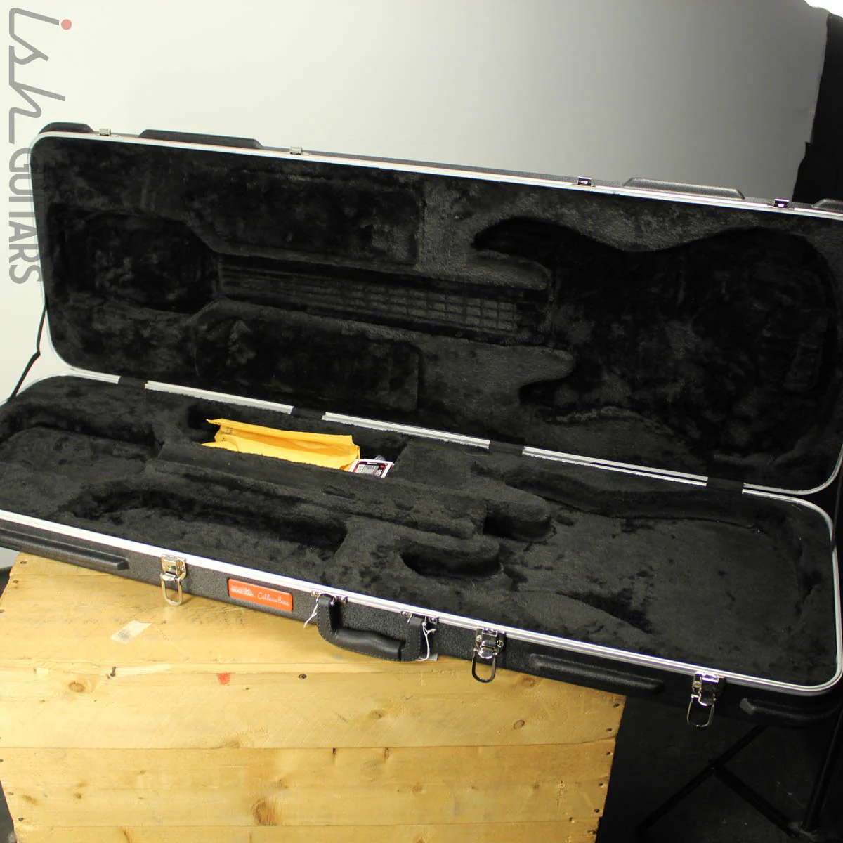 2016 Ernie Ball Music Man Cutlass Bass Black - Image 15