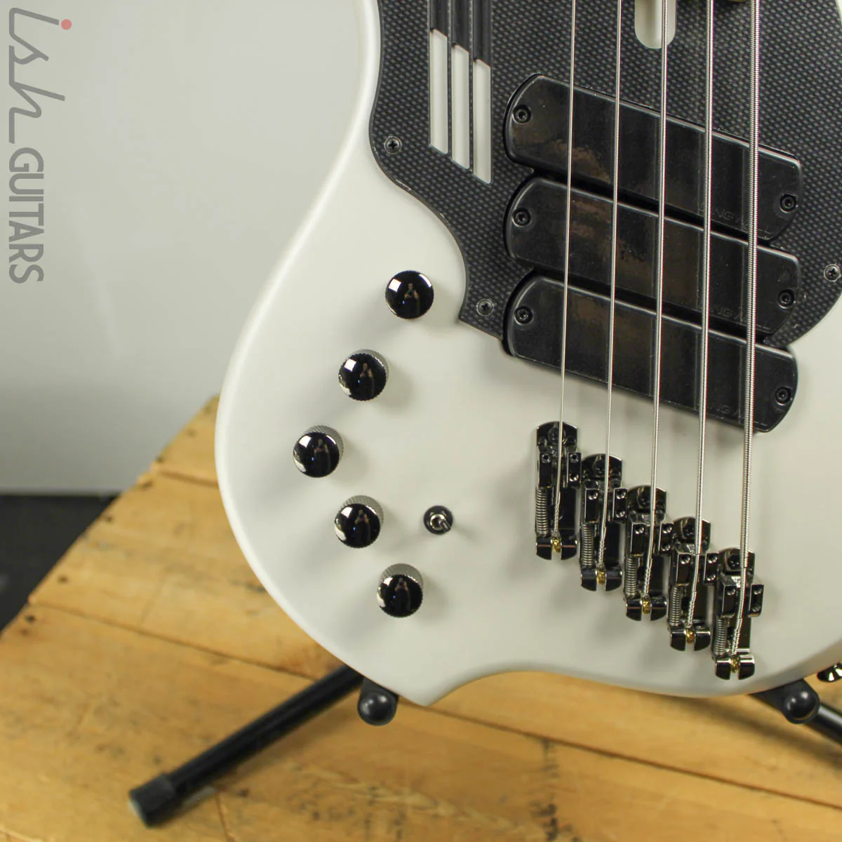 2019 Dingwall NG-3 Ducati Pearl White 5 String Left-Handed - Image 4