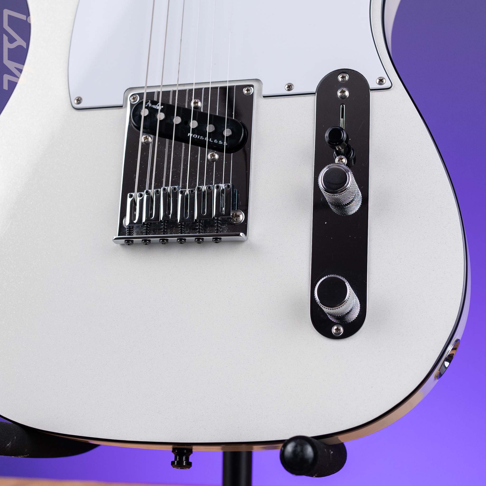 2020 Fender Tele American Ultra Artic Pearl - Image 4