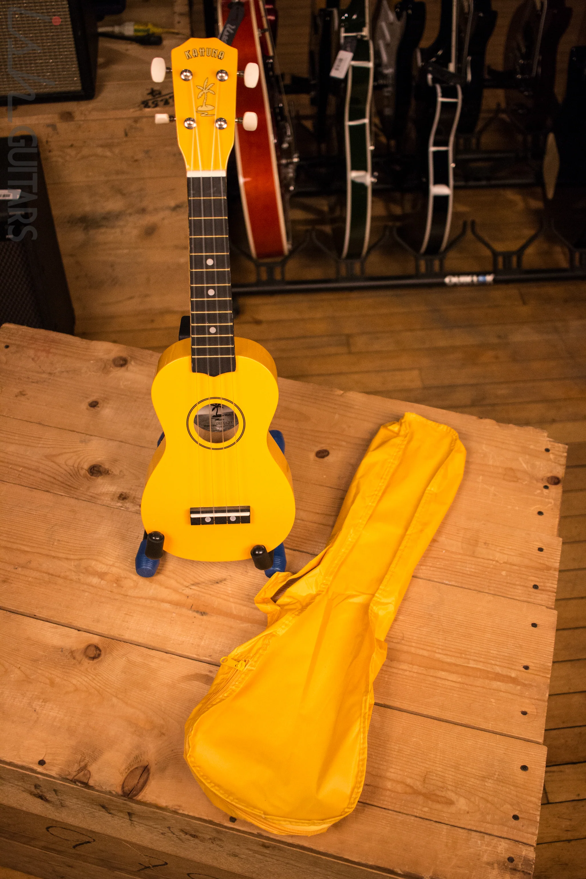Kahuna Soprano Ukulele with Case Yellow - Image 4