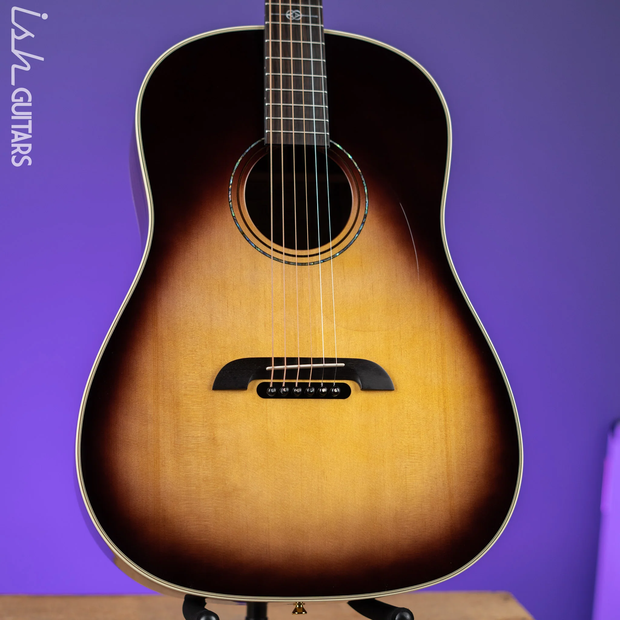 Alvarez Yairi Masterworks DYMR70SB Dreadnought Slope Shoulder Sunburst