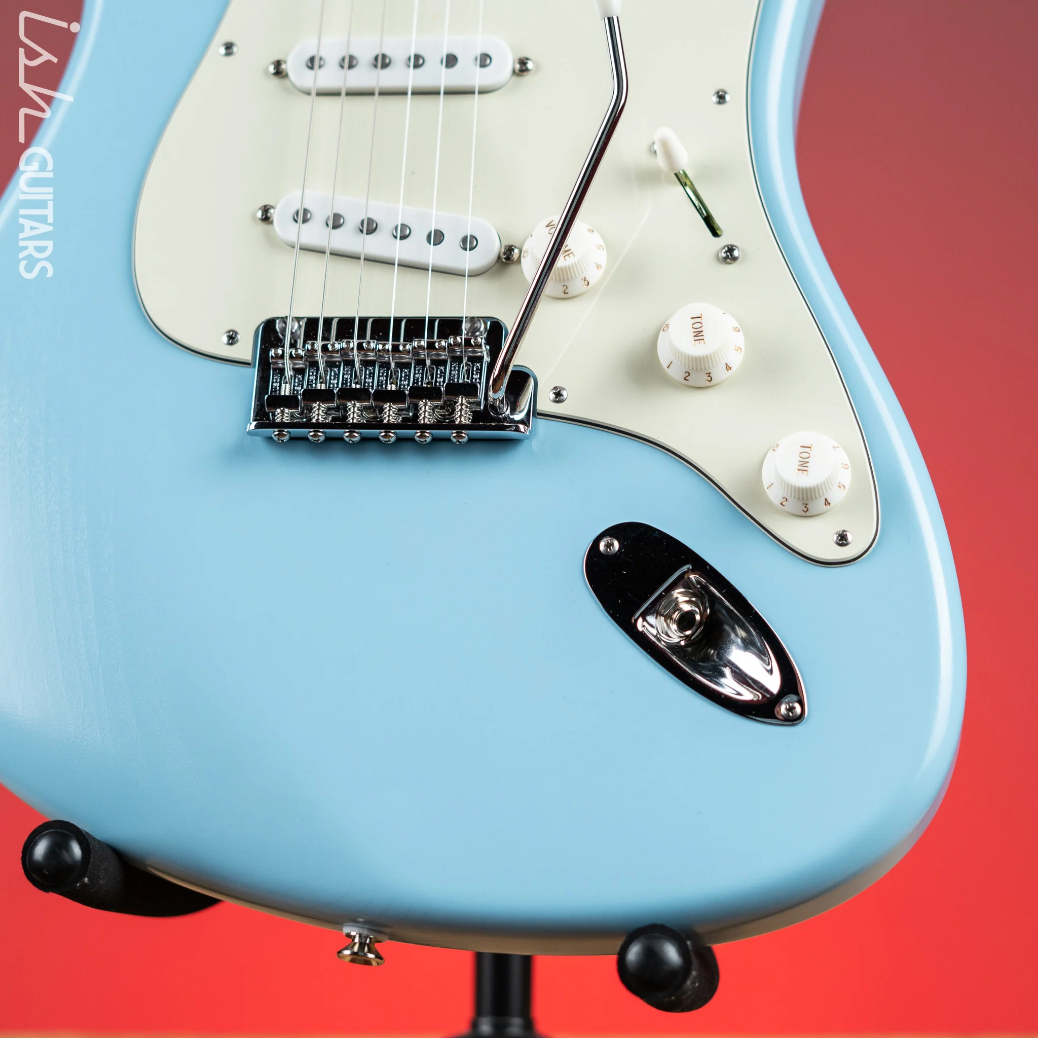 Bilt MERC Electric Guitar Daphne Blue - Image 4
