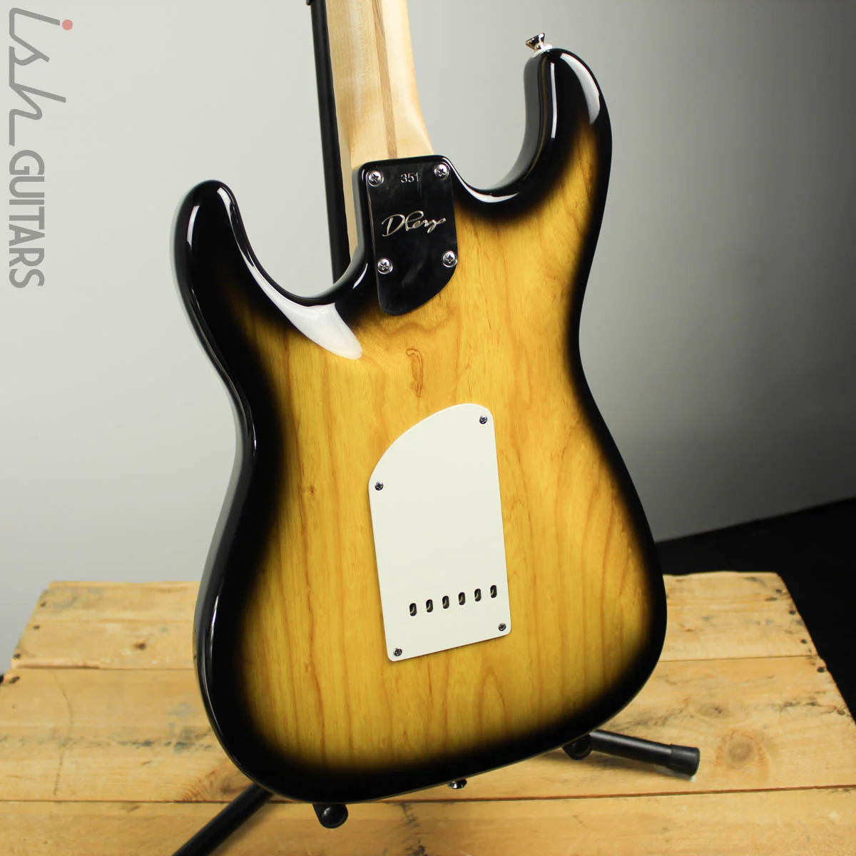 2014 D’Pergo Vintage Limited Strat Tobacco Sunburst - Image 9