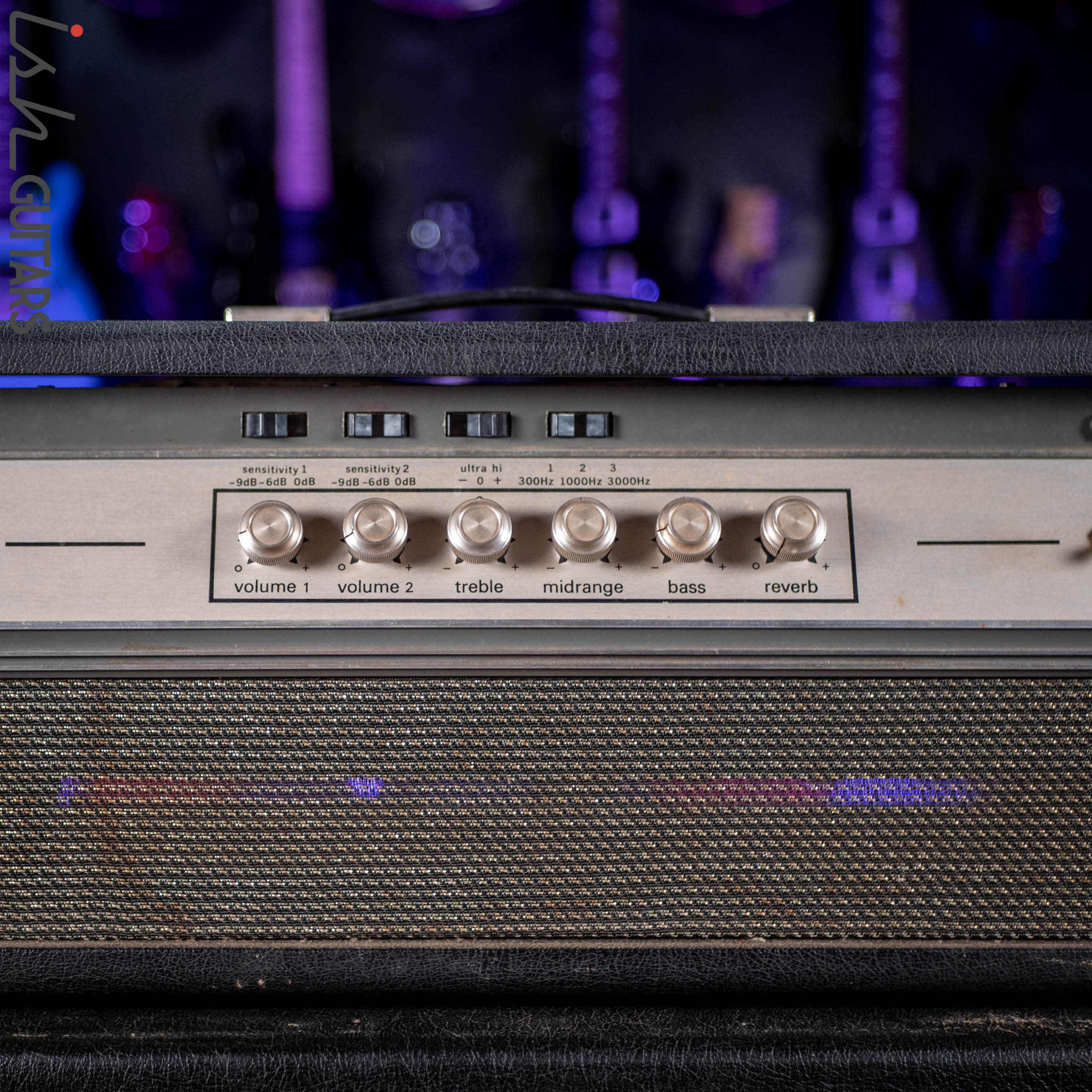 Early 1970s Ampeg V-4 Guitar/Bass Amplifier Head and Cabinet w/ Reverb - Image 4