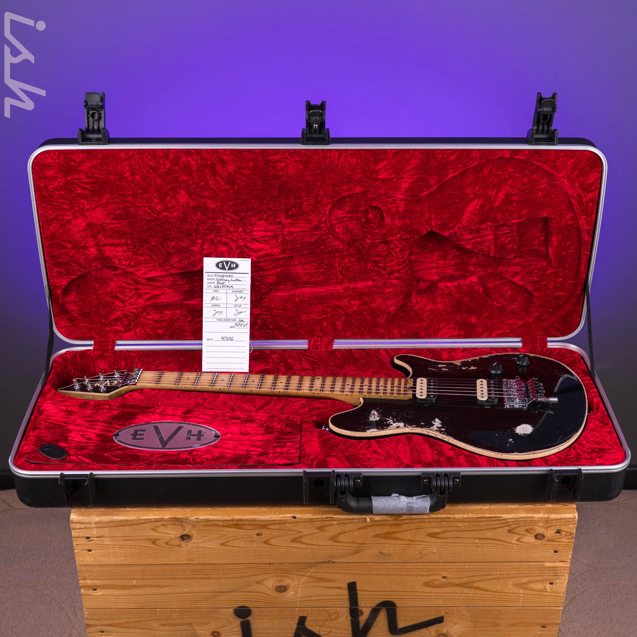EVH® Custom Shop USA Special Edition Wolfgang® Black Nitro-Tour - Image 12