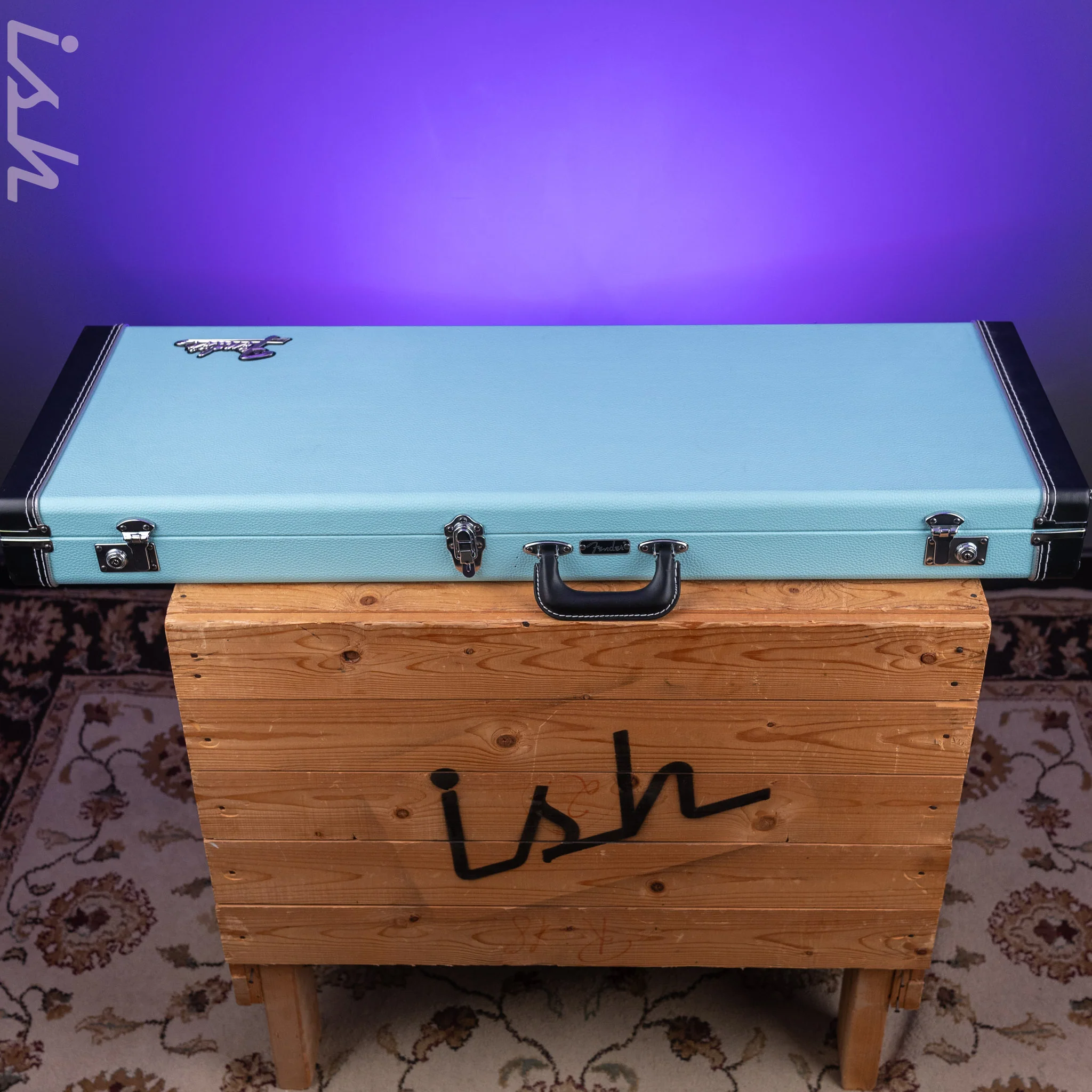 Fender Classic Series Wood Strat/Tele Case Sonic Blue - Mint Condition - Image 3