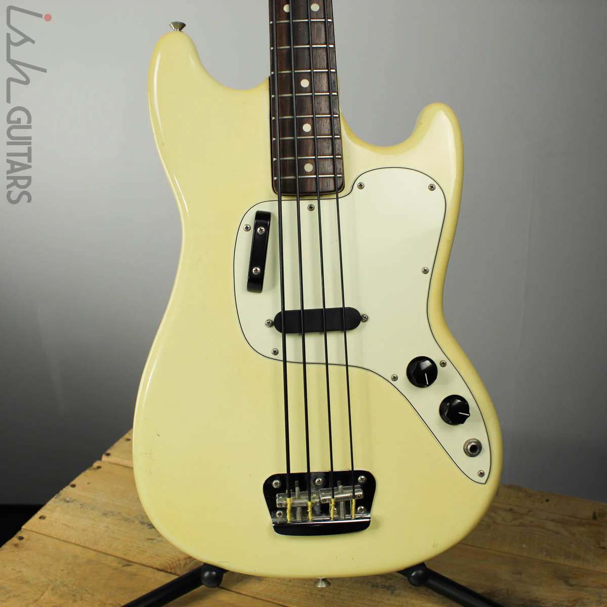 1976 Fender Musicmaster Bass Short Scale Olympic White w/OHSC