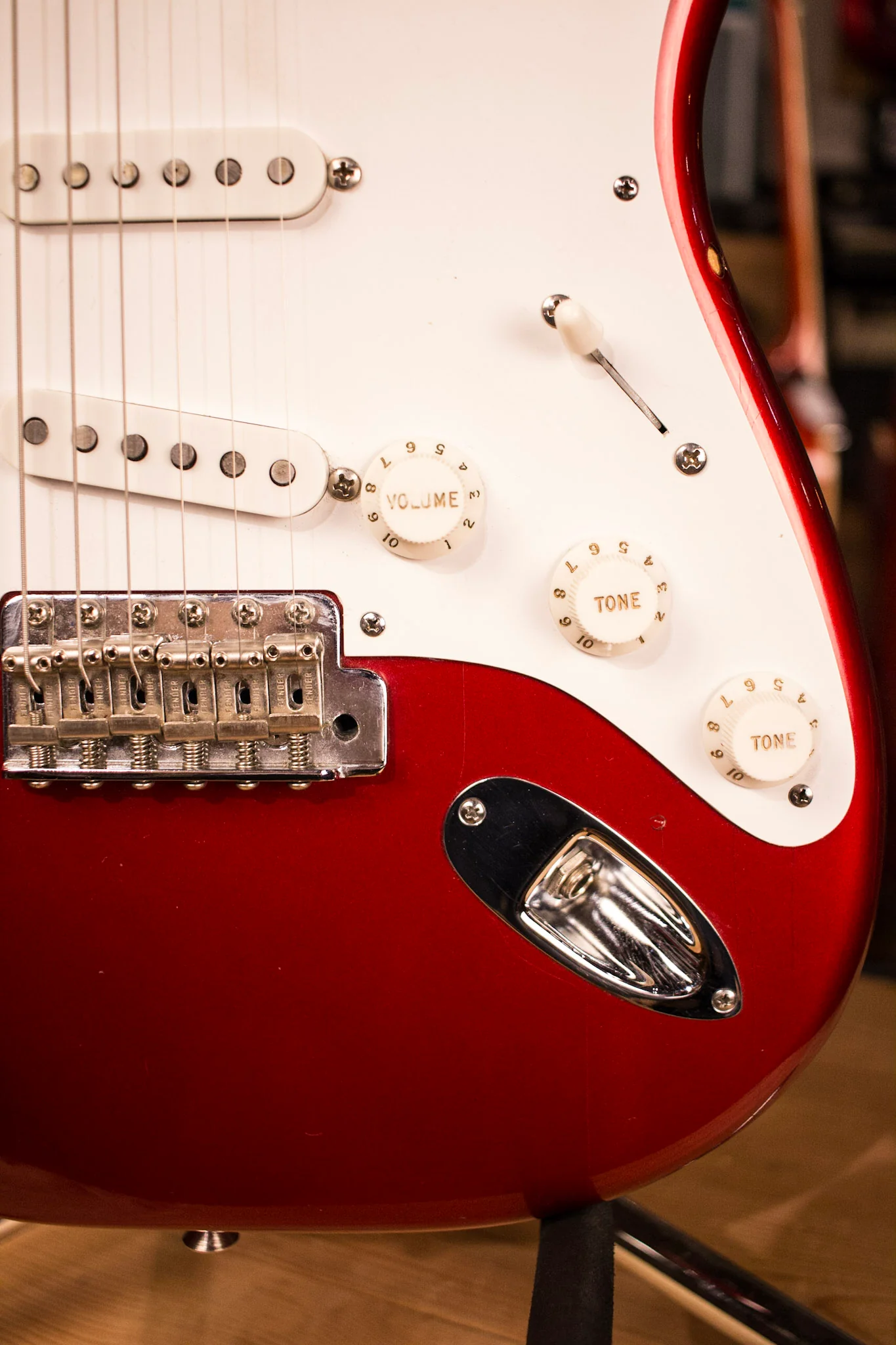 1985 Fender Stratocaster 57 Reissue AVRI Fullerton Candy Apple Red Maple Fretboard - Image 4