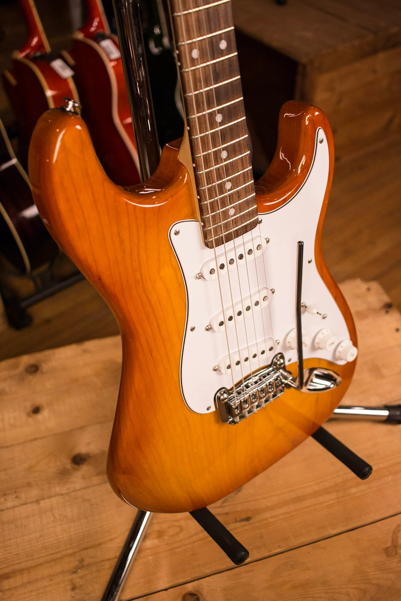 2015 G&L Legacy Honeyburst Maple Neck Rosewood Fingerboard Custom - Image 9