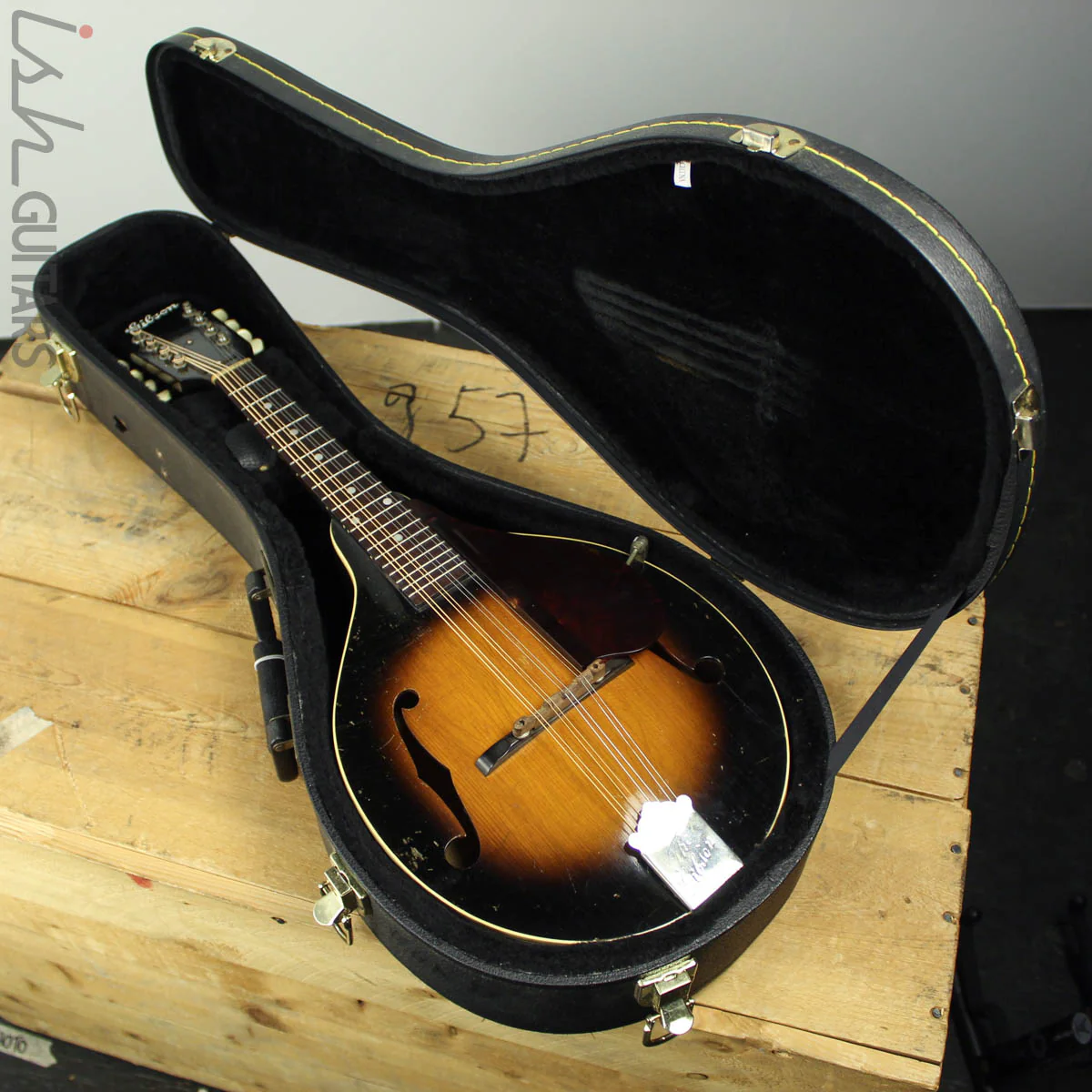 1930s Vintage Gibson A50 Mandolin - Image 14