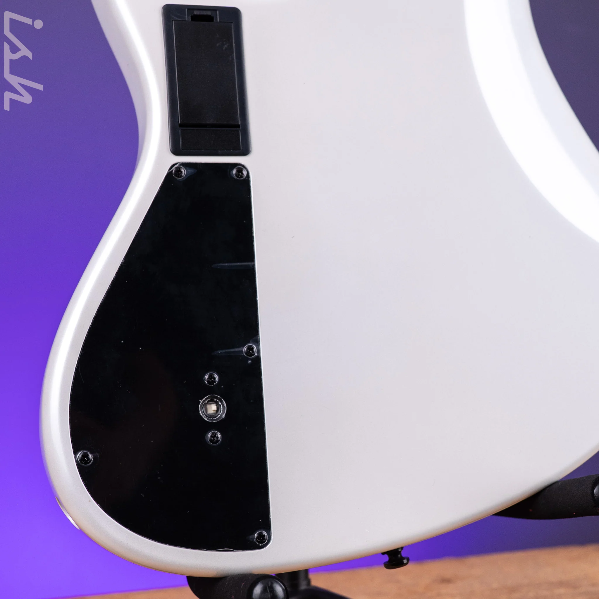 Ibanez Mode MDM1005 5-String Bass Pearl White - Image 11