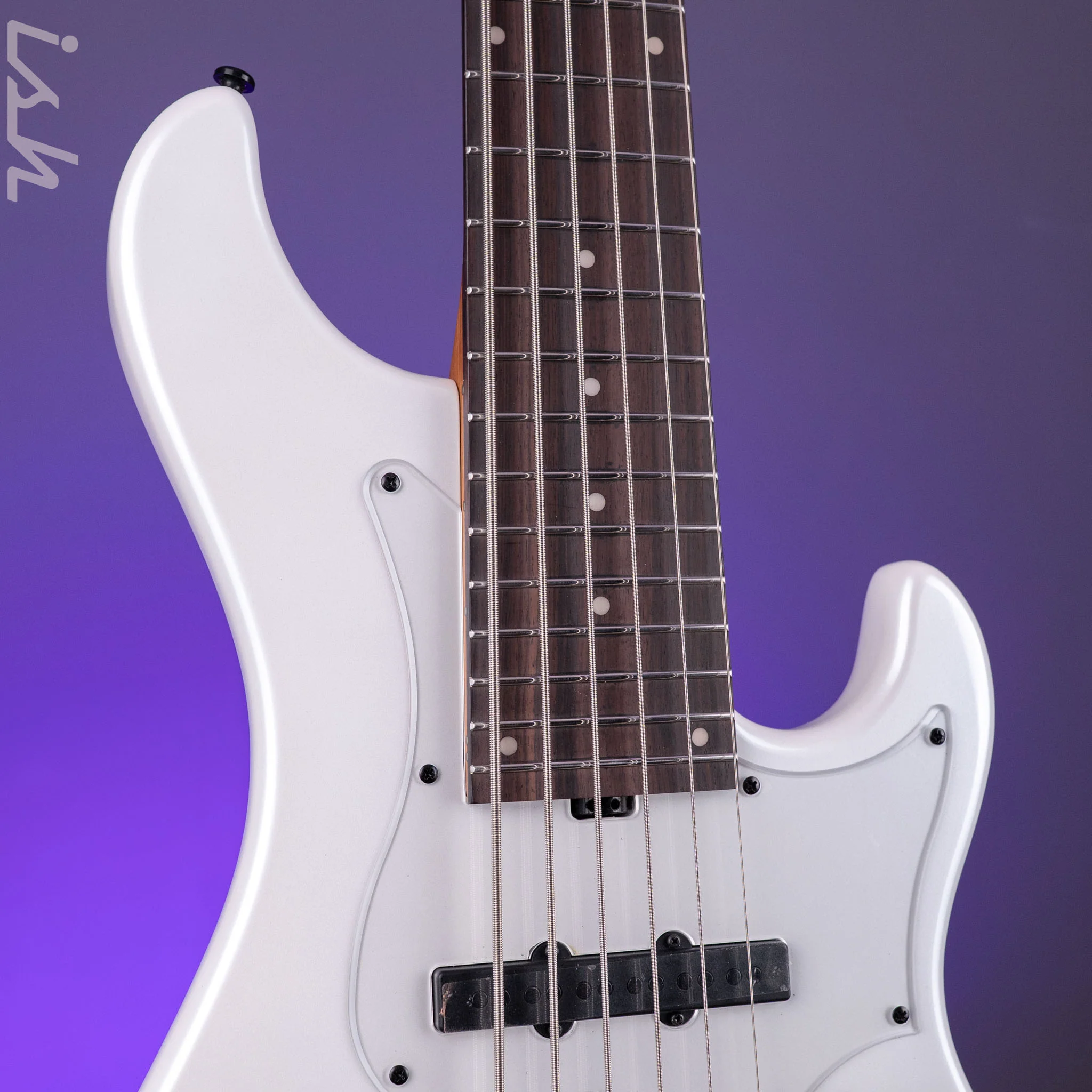 Ibanez Mode MDM1006 6-String Bass Pearl White - Image 4