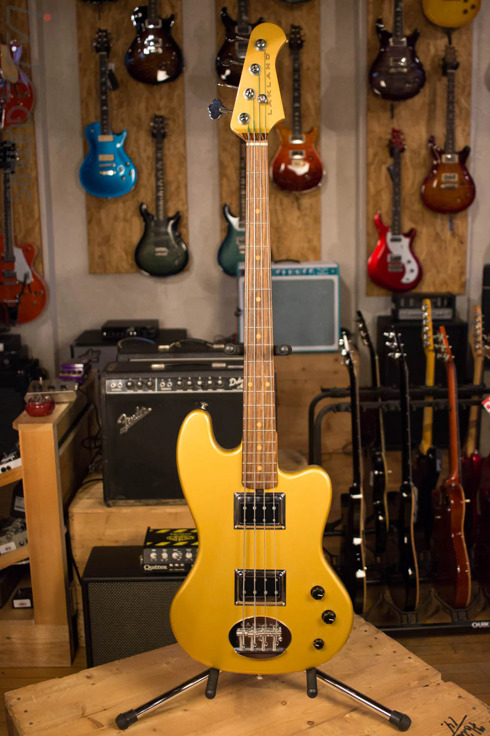 USA Lakland Decade Four String Gold Metallic - Image 2
