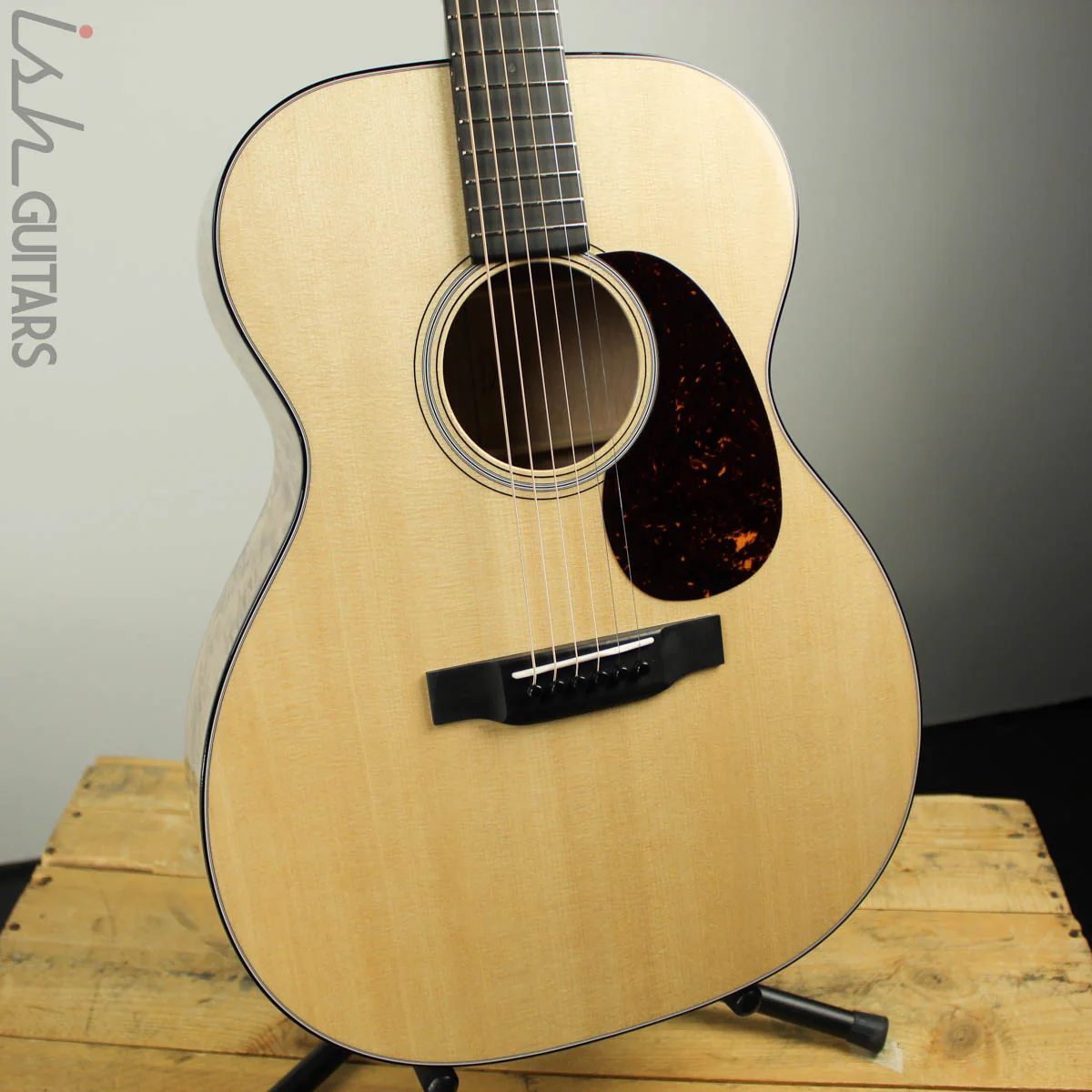 Martin 000-28 Custom Shop Deep Quilted Maple Back and Sides - Image 2