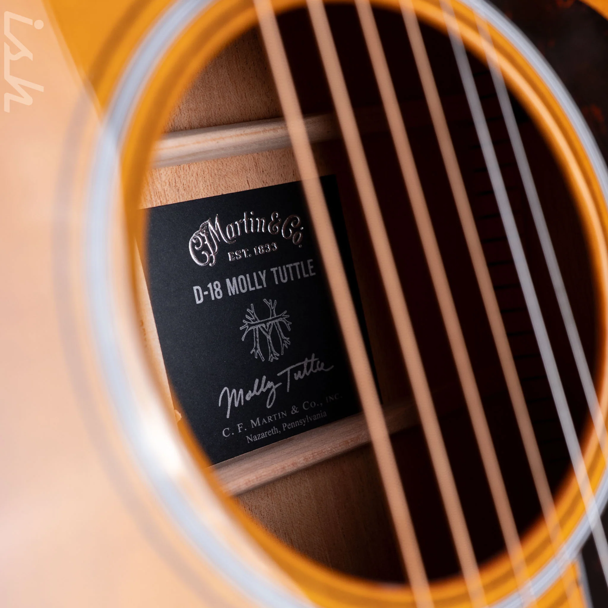 Martin D-18 Molly Tuttle Acoustic Guitar Vintage Sunburst - Image 14