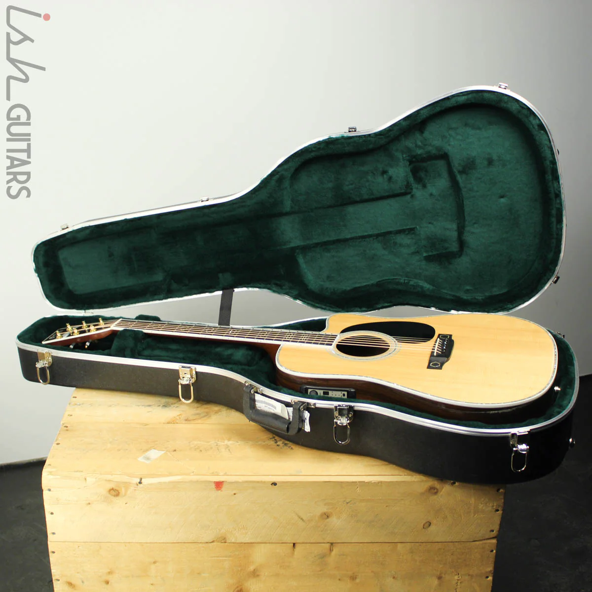 2011 Martin DC Aura Cutaway Acoustic Electric Guitar - Image 16