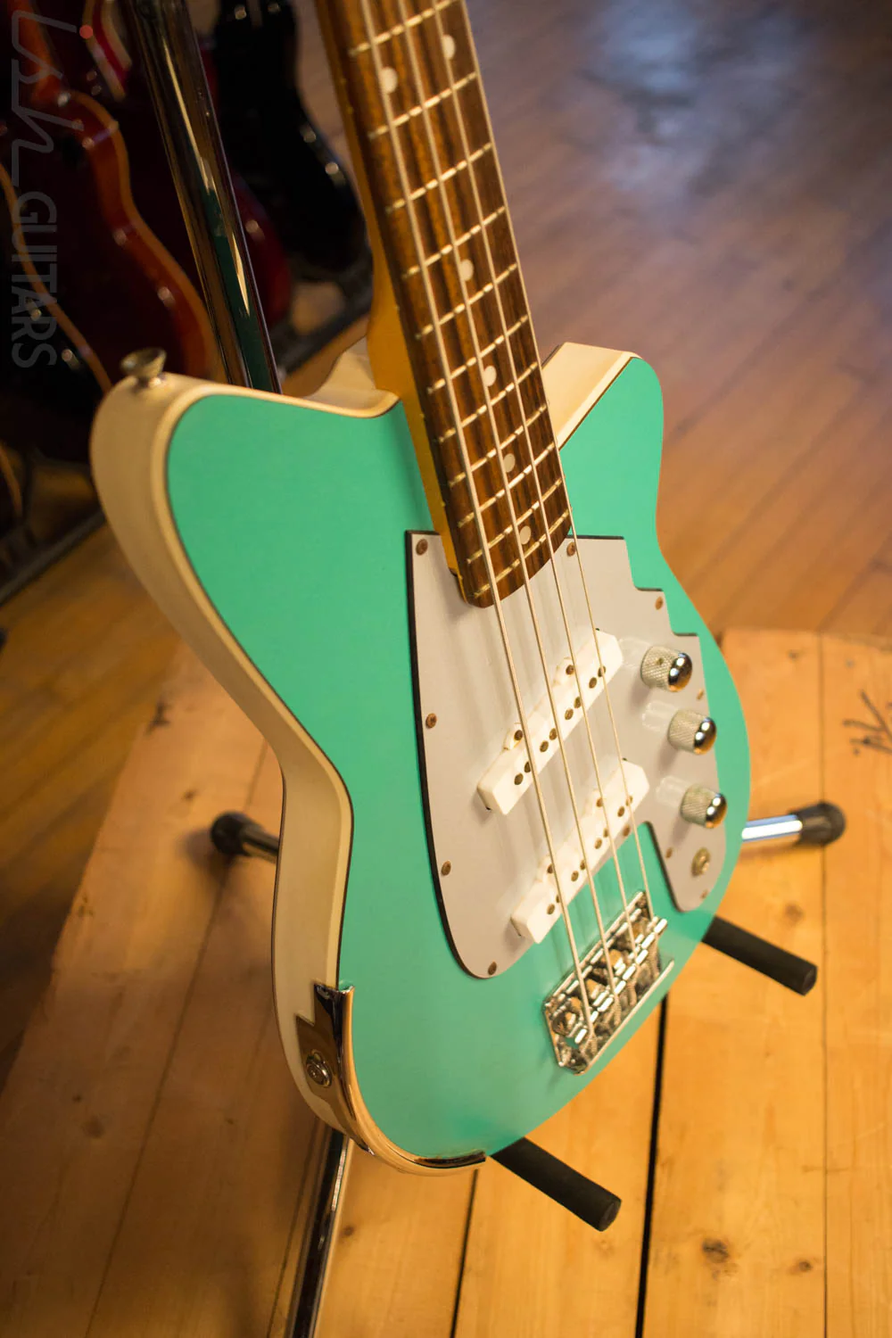 USA Reverend RumbleFish Turquoise 4 String Bass RARE - Image 6