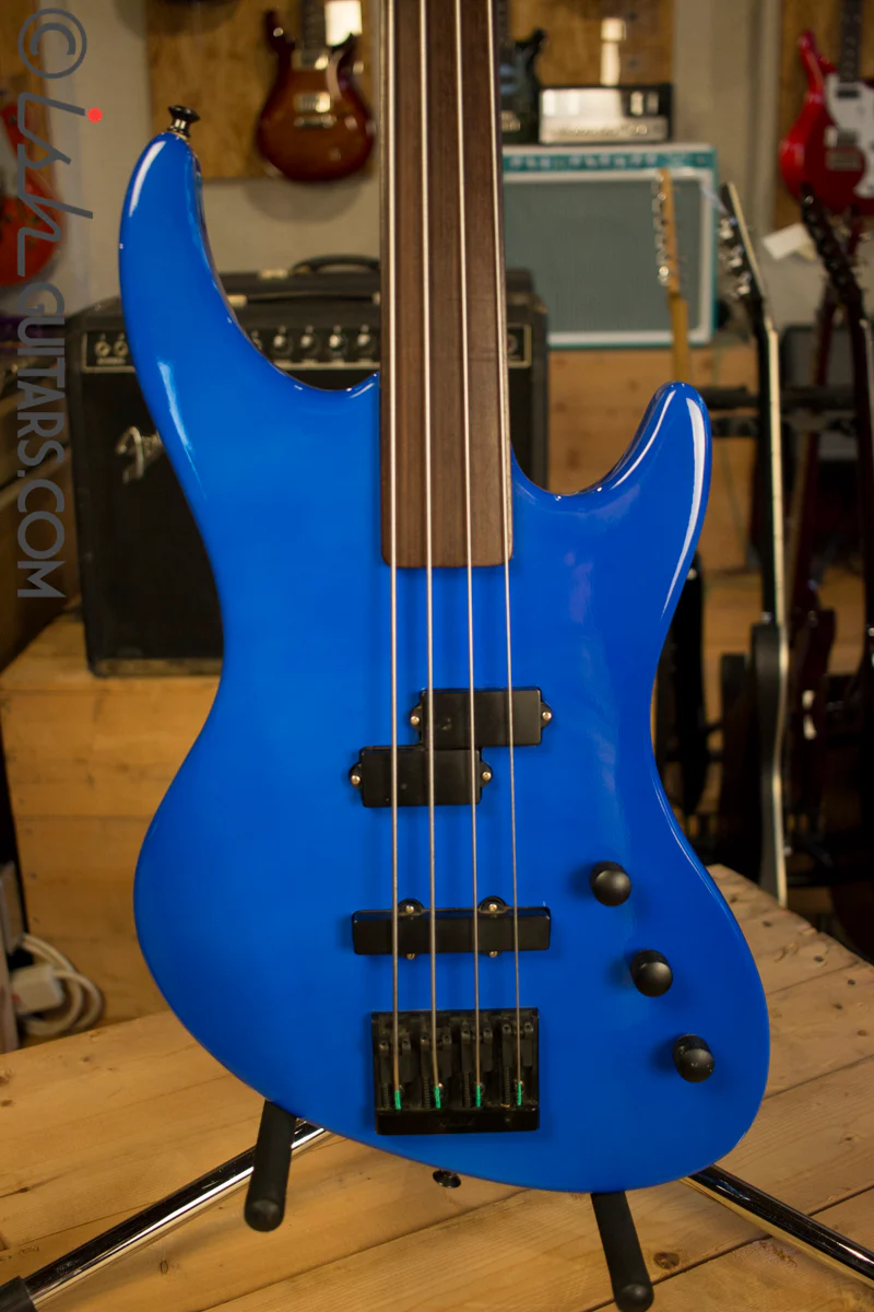 USA Guild Pilot Fretless Rare Blue w/ Case