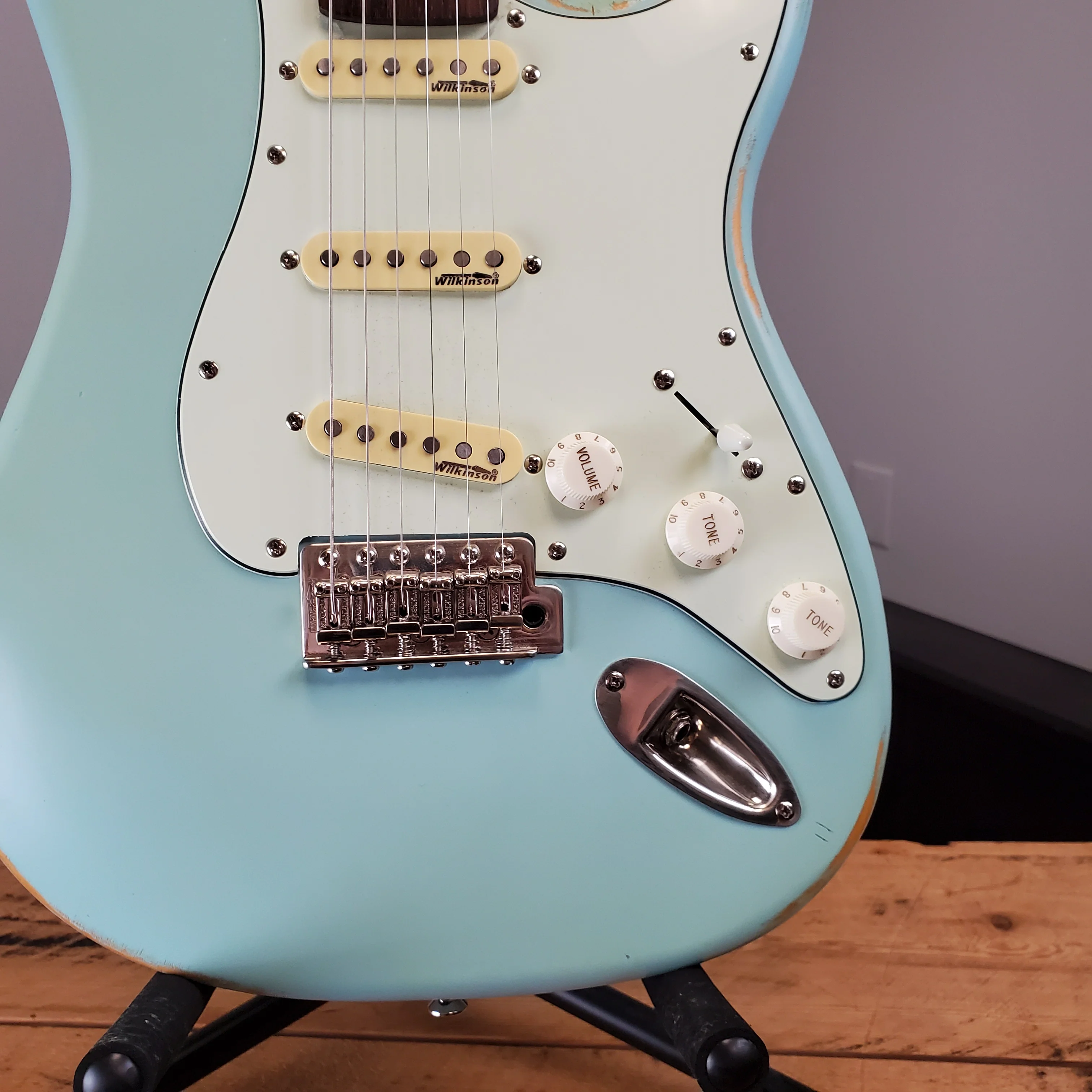 Vintage Icon Series V6 Strat Style Reliced Sonic Blue - Image 4