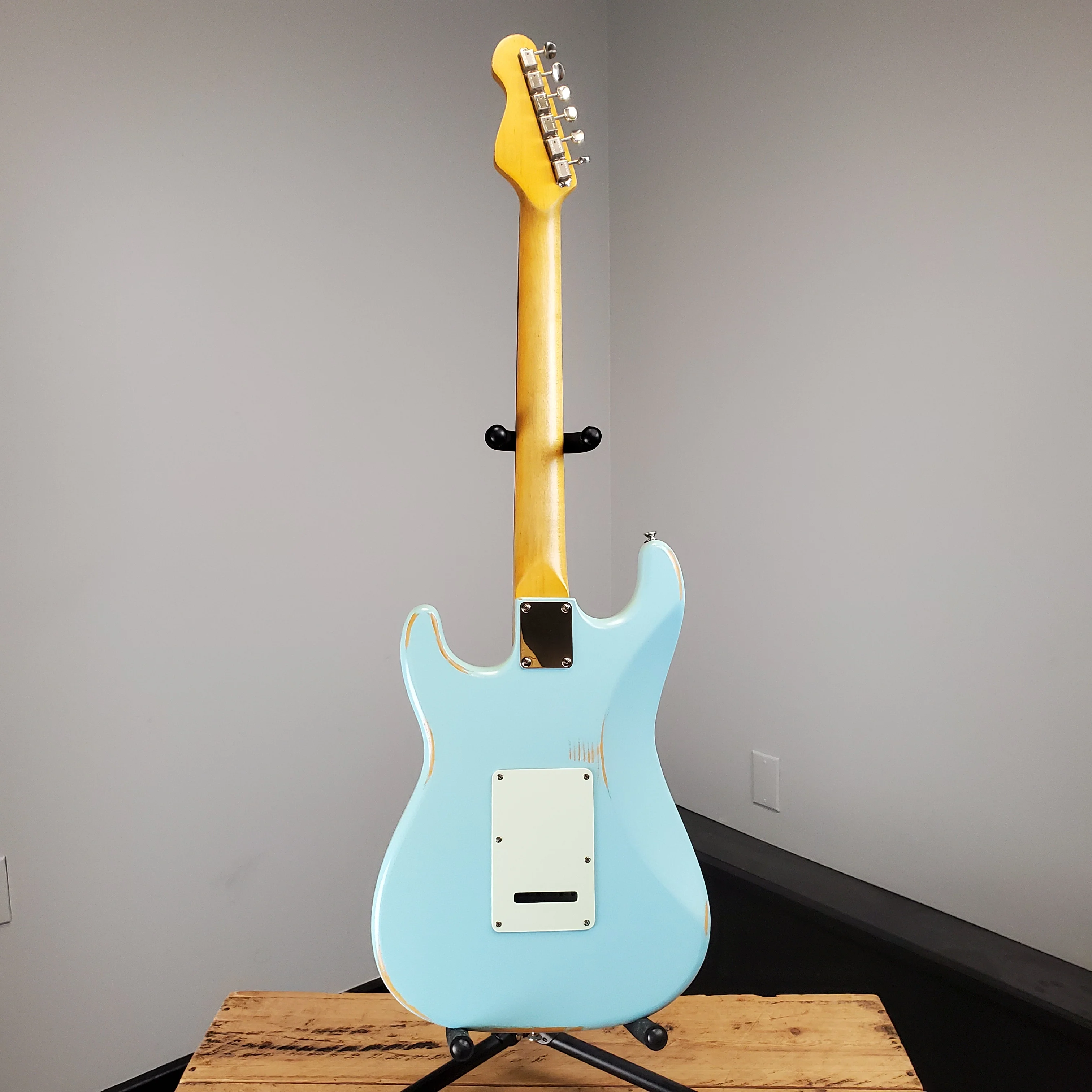 Vintage Icon Series V6 Strat Style Reliced Sonic Blue - Image 6